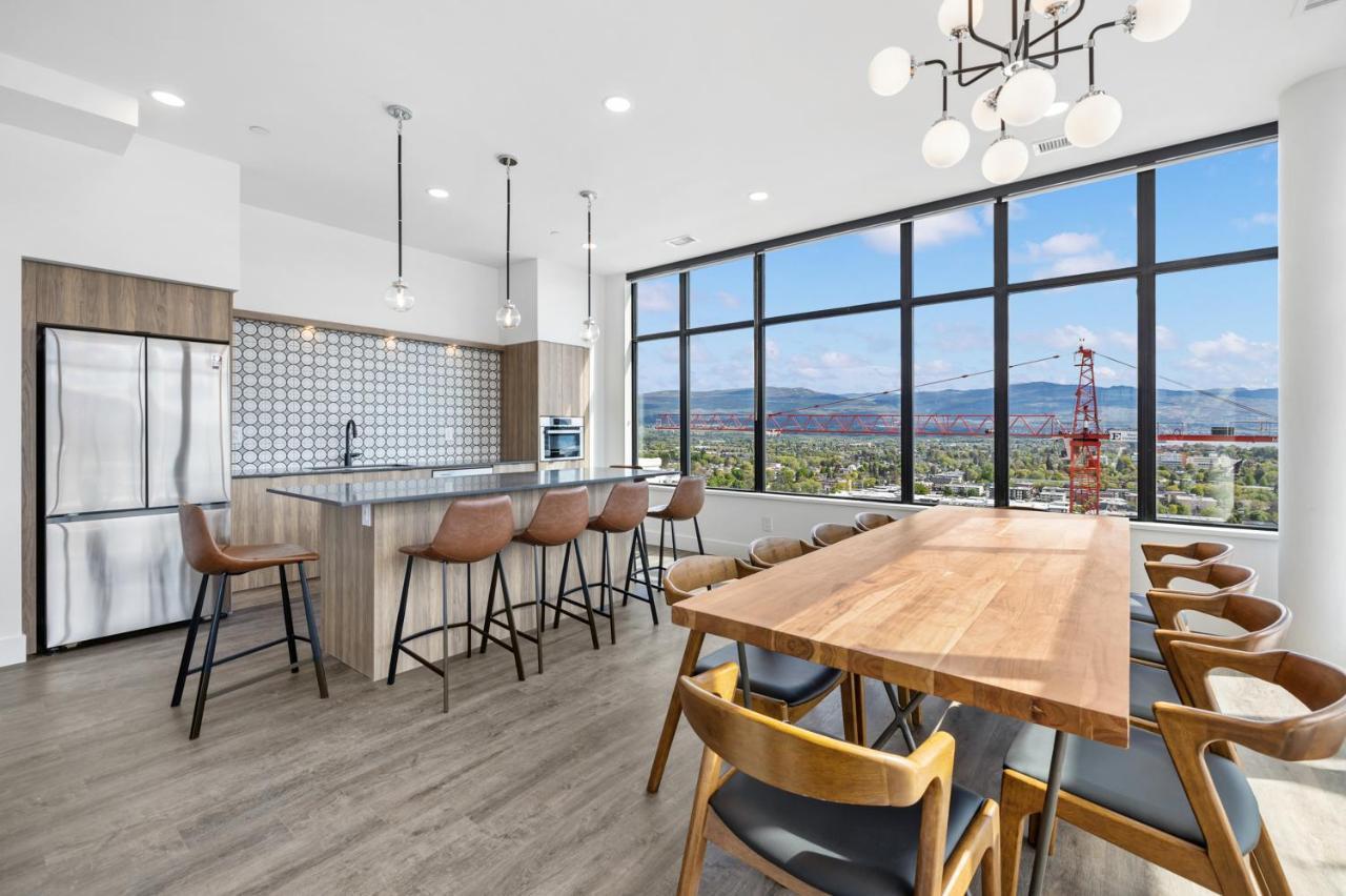 Brand New Luxury Downtown Near The Beach #13 Kelowna Dış mekan fotoğraf