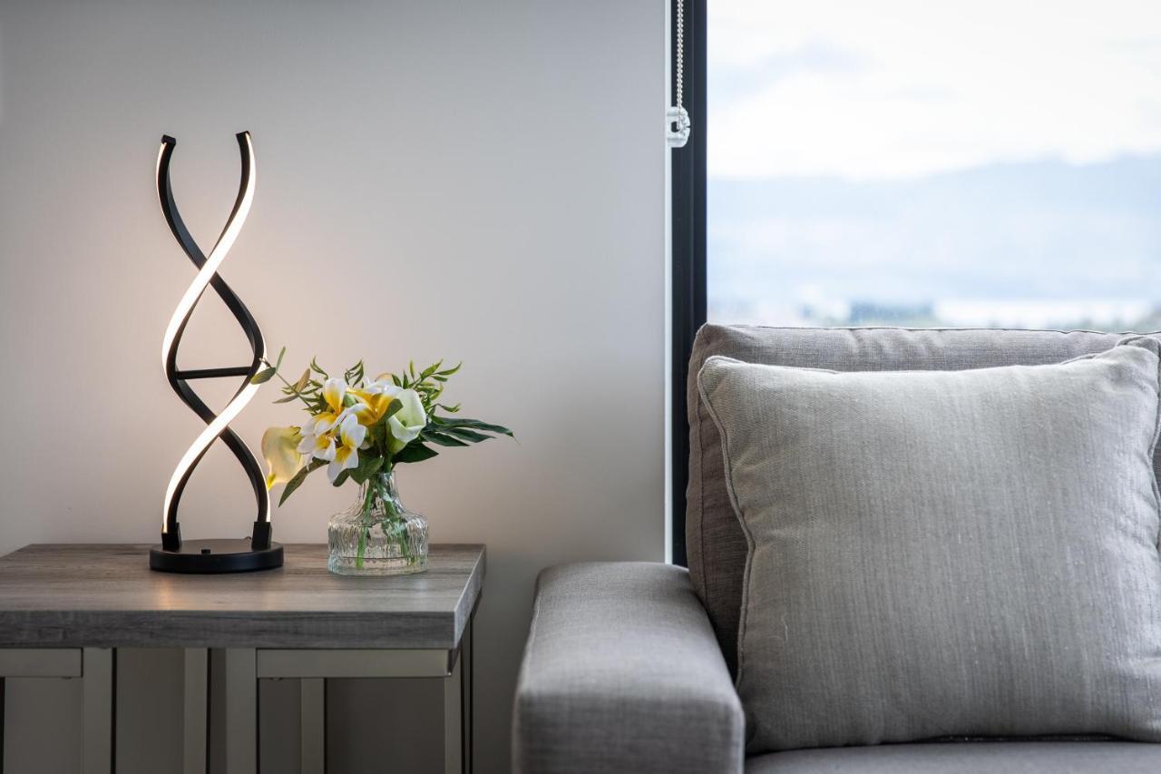 Brand New Luxury Downtown Near The Beach #13 Kelowna Dış mekan fotoğraf
